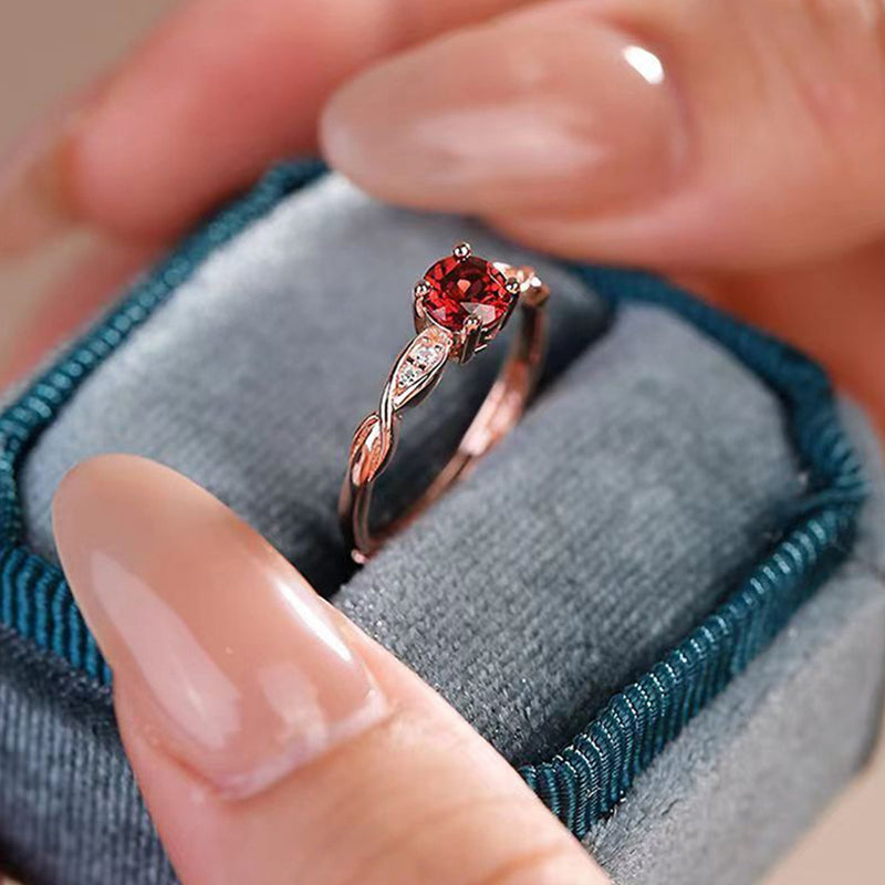 Olivenorma Tianti Vine Four Claw Garnet Ring