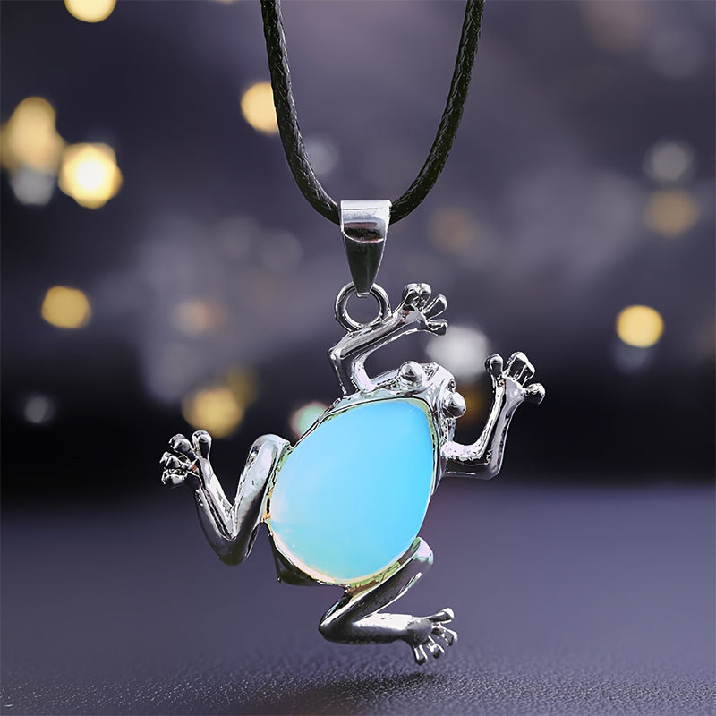 Olivenorma Natural Crystal Frog Meditation Necklace