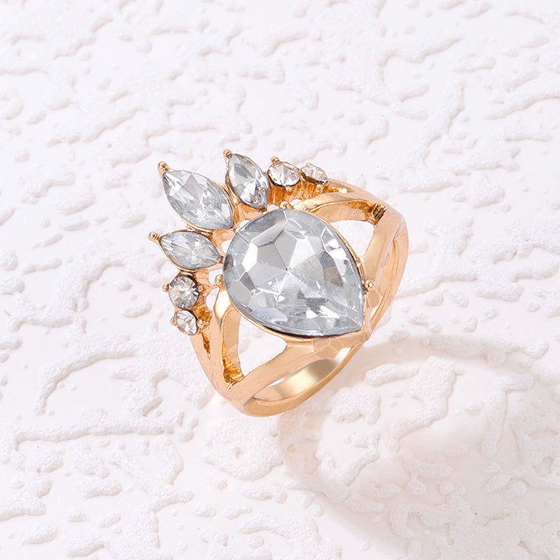 Olivenorma "Natural Beauty" - Elegant Crown Set Zirconia Premium Ring