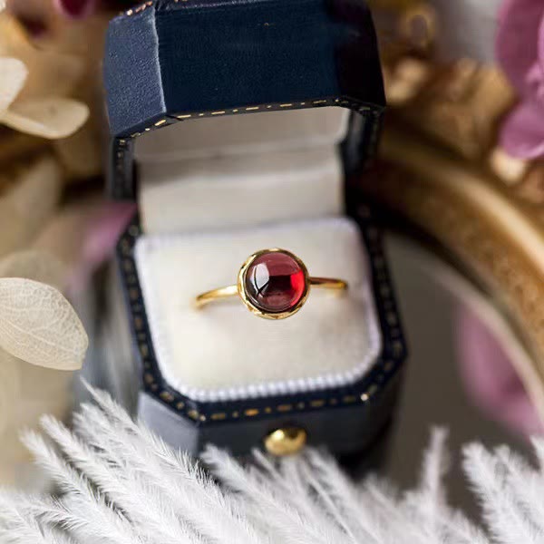 Olivenorma Retro Simple Round Stone Garnet Ring