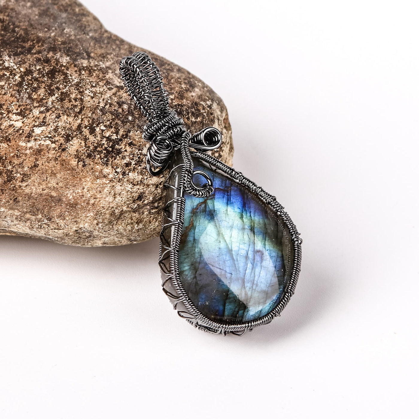 Olivenorma Natural Labradorite Amorphous Bound Wire Pendant Necklace