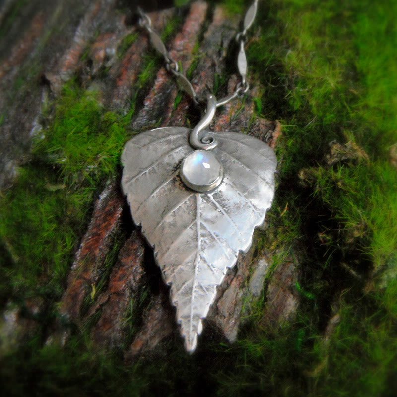 Olivenorma "Spring Choice" - Moonstone Birch Leaf Necklace