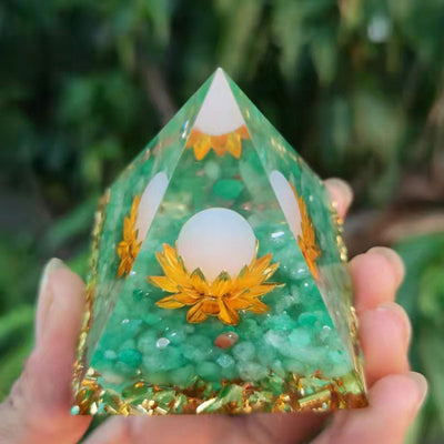 Olivenorma Green Aventurine Clear Quartz Lotus Symbol Orgone Pyramid